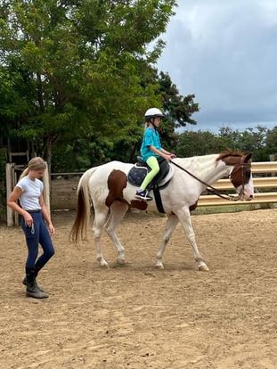 girls-with-pinto-riding-horse.jpeg__PID:8e308d04-bcf1-4686-8e19-d582581902b3